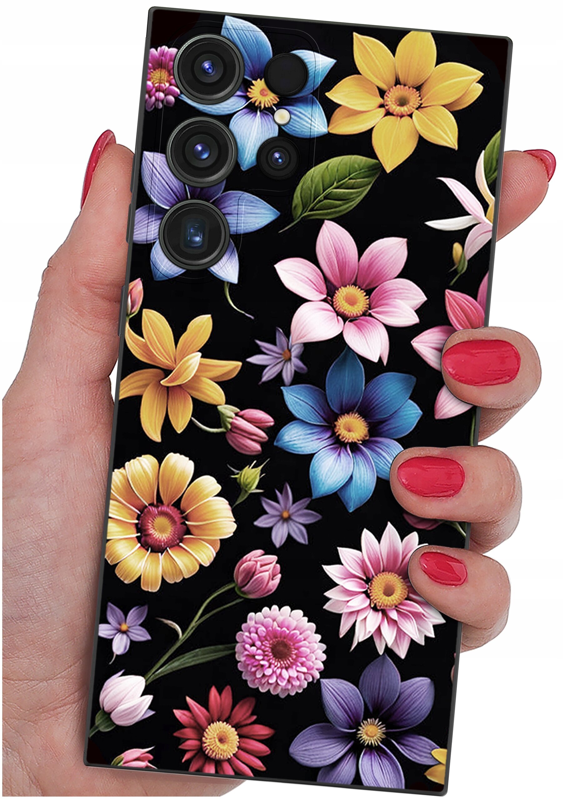 Etui na telefon z kolorowym wzorem kwiatów na czarnym tle, trzymane w dłoni z pomalowanymi na czerwono paznokciami.