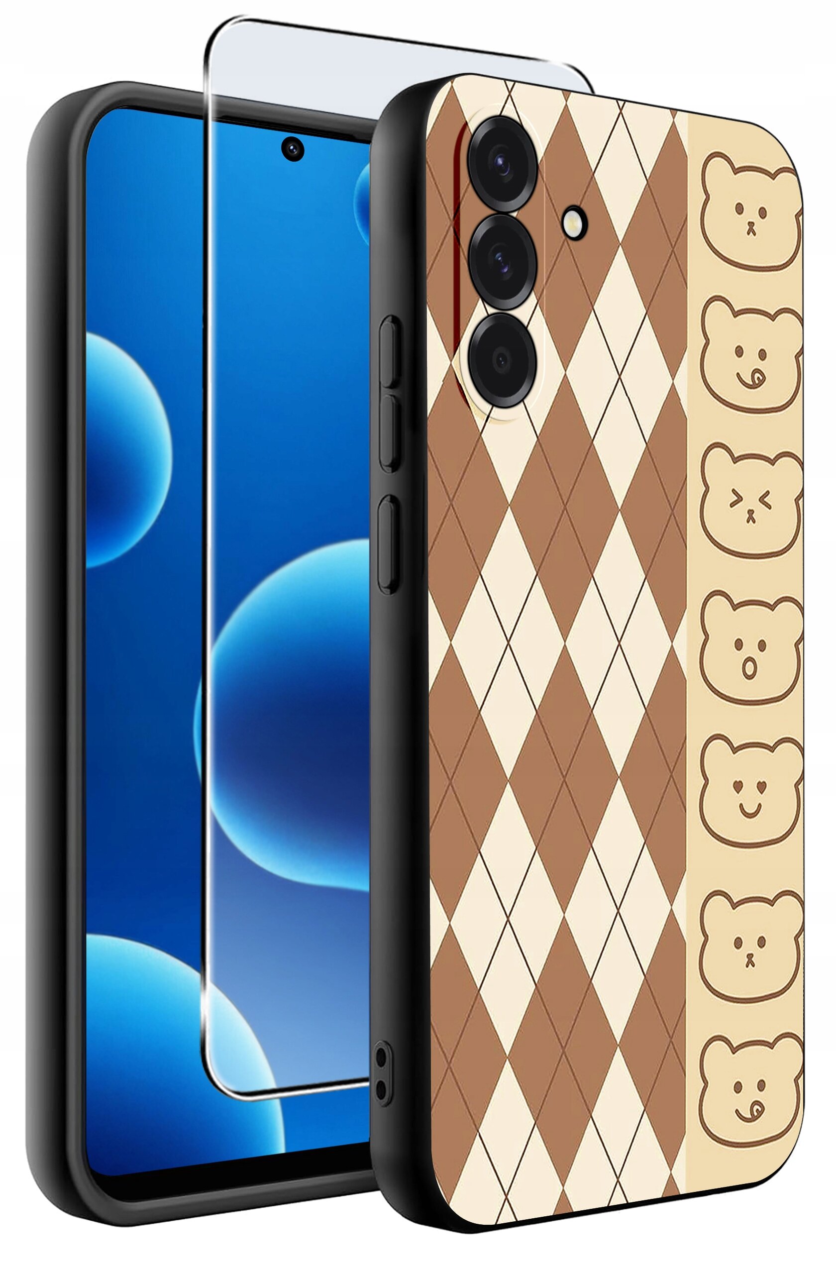 Etui na telefon z brązowym wzorem w romby oraz rzędem rysunkowych misiów po boku. Obok etui znajduje się szkło ochronne na ekran.