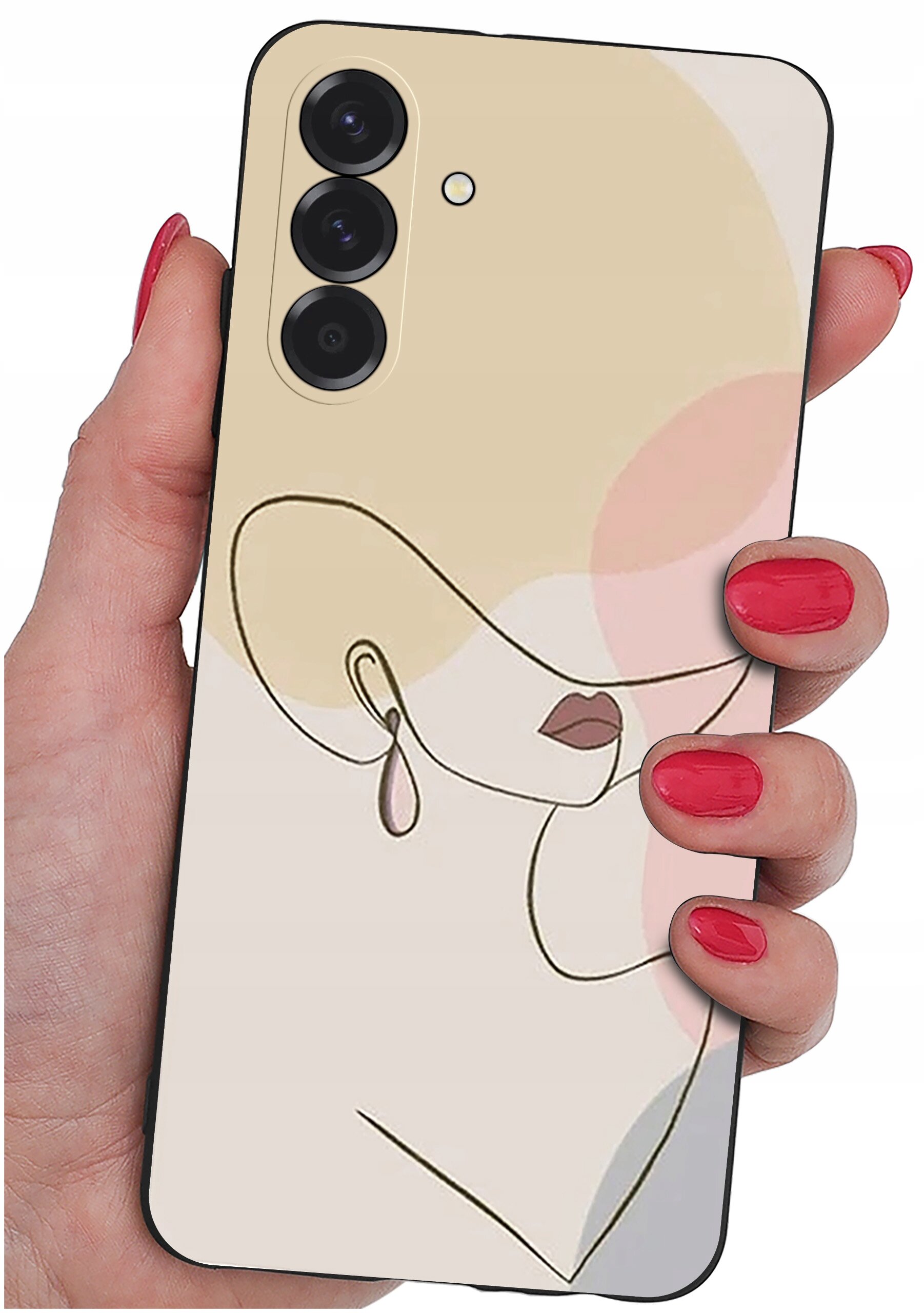 Osoba trzyma telefon z etui ozdobionym abstrakcyjnym wzorem przedstawiającym twarz w pastelowych kolorach. Etui ma trzy otwory na aparaty fotograficzne.