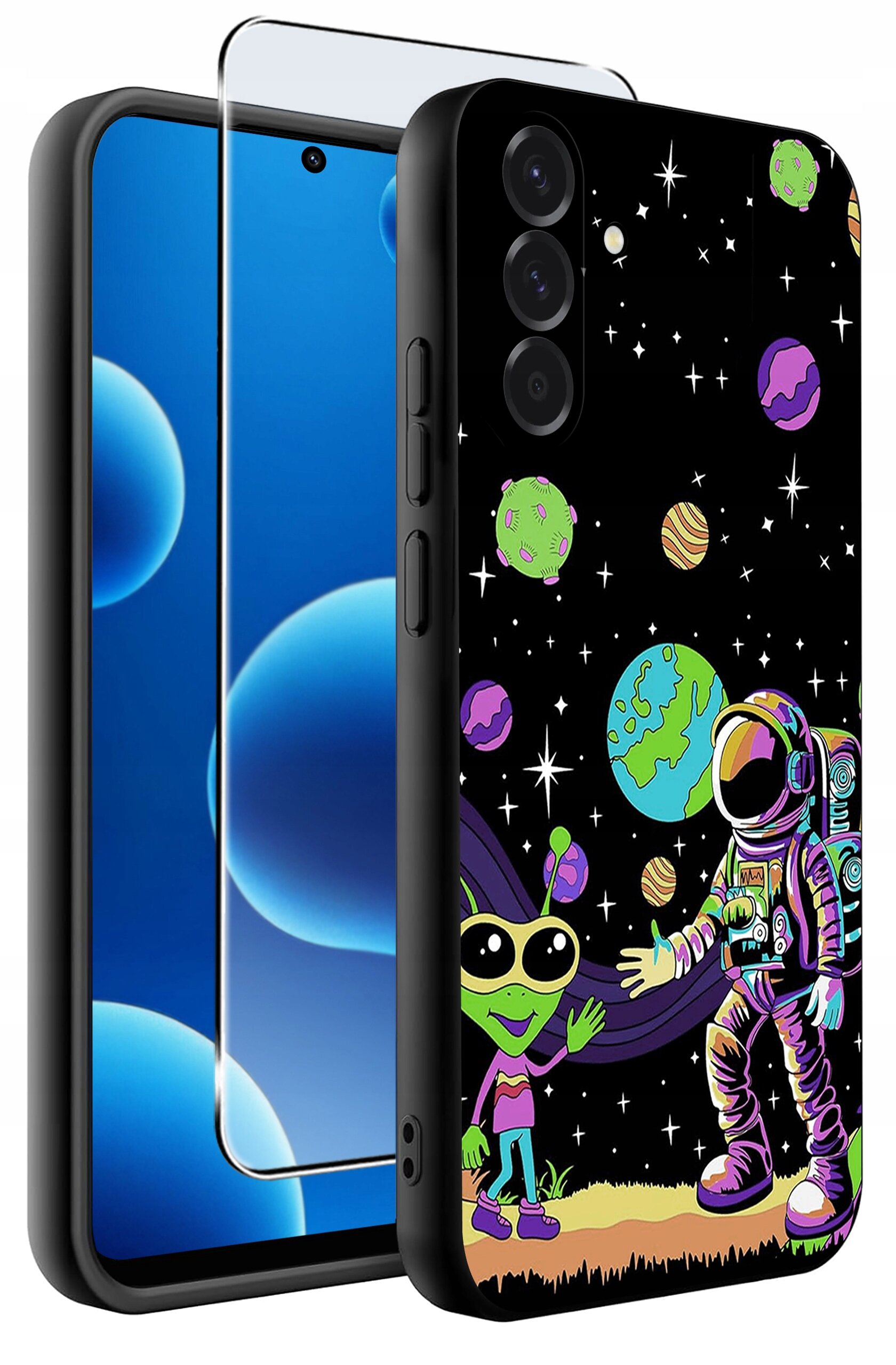 Etui na telefon z kolorowym wzorem przedstawiającym astronautę i zielonego kosmitę na tle kosmosu z planetami. Obok etui znajduje się szkło ochronne na ekran.