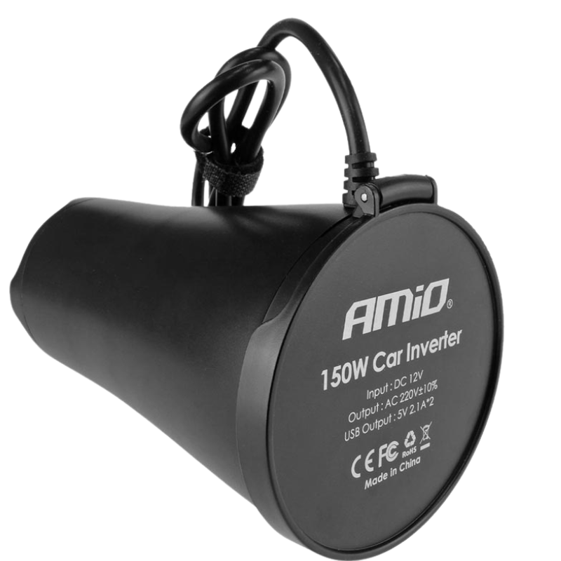 Czarny przetwornik samochodowy z napisem \'AMiO 150W Car Inverter\'. Widoczne specyfikacje: \'Input: DC 12V, Output: AC 220V±10%, USB Output: 5V 2.1A*2\', oraz oznaczenia CE, FCC, RoHS i napis \'Made in China\'.