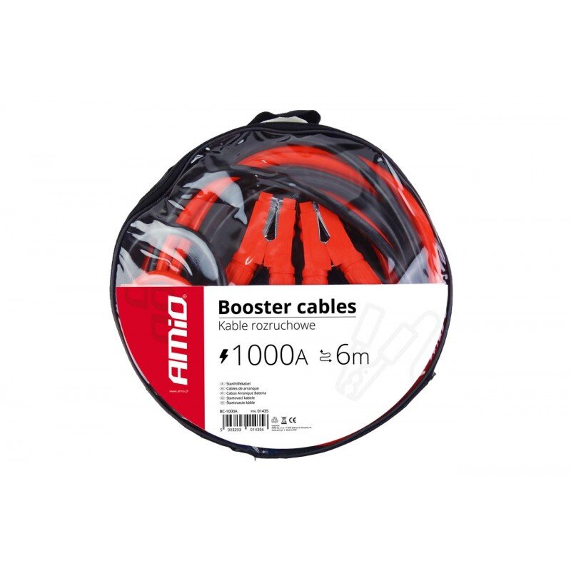 Na obrazie widoczna jest torba z przezroczystym przodem, w której znajdują się czerwone kable rozruchowe. Na etykiecie widnieje napis: \'AMiO Booster cables Kable rozruchowe 1000A 6m\'.