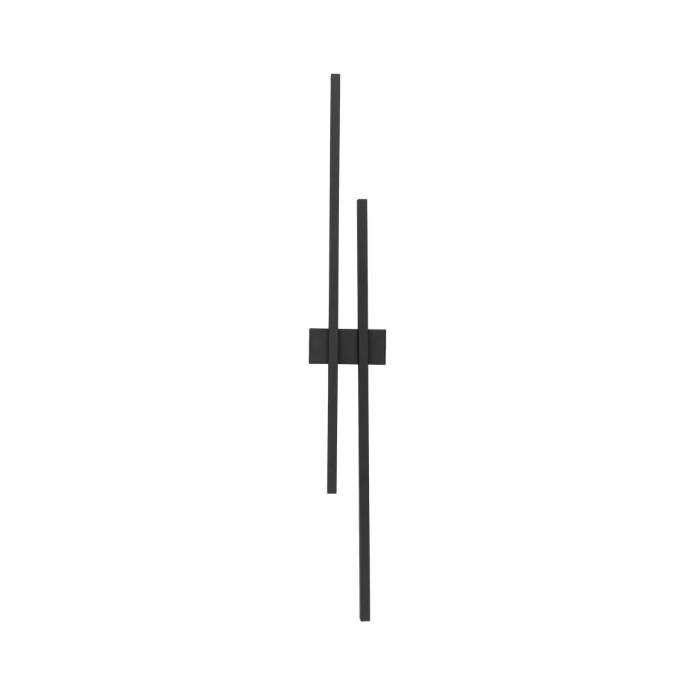 Lampa wisząca z metalowym, srebrnym kloszem o cylindrycznym kształcie, zawieszona na czarnym przewodzie z okrągłą podsufitką.