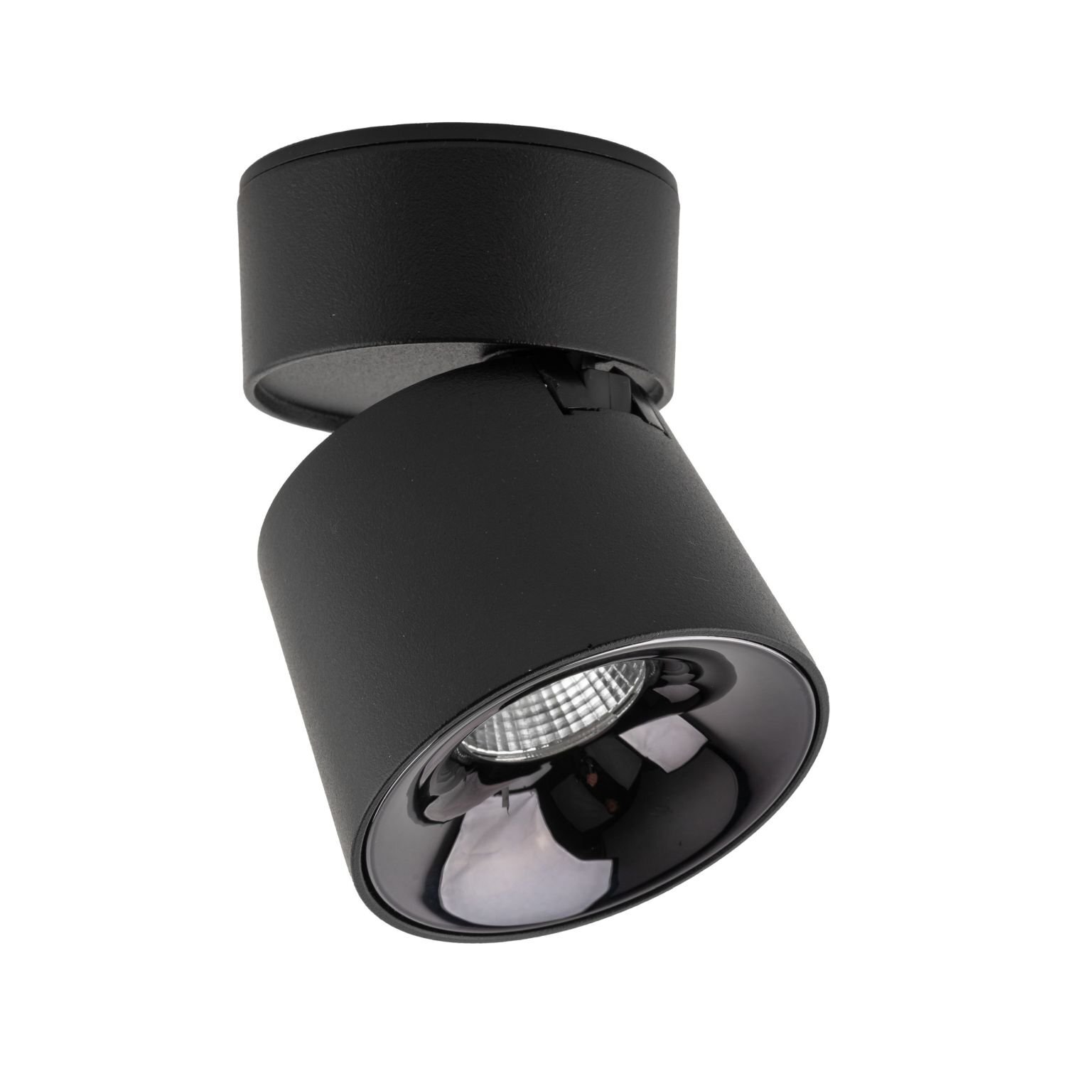 Czarna lampa reflektorowa LED z ruchomą głowicą, o nowoczesnym designie. Lampa ma cylindryczny kształt i błyszczące wykończenie wewnętrznej części reflektora.