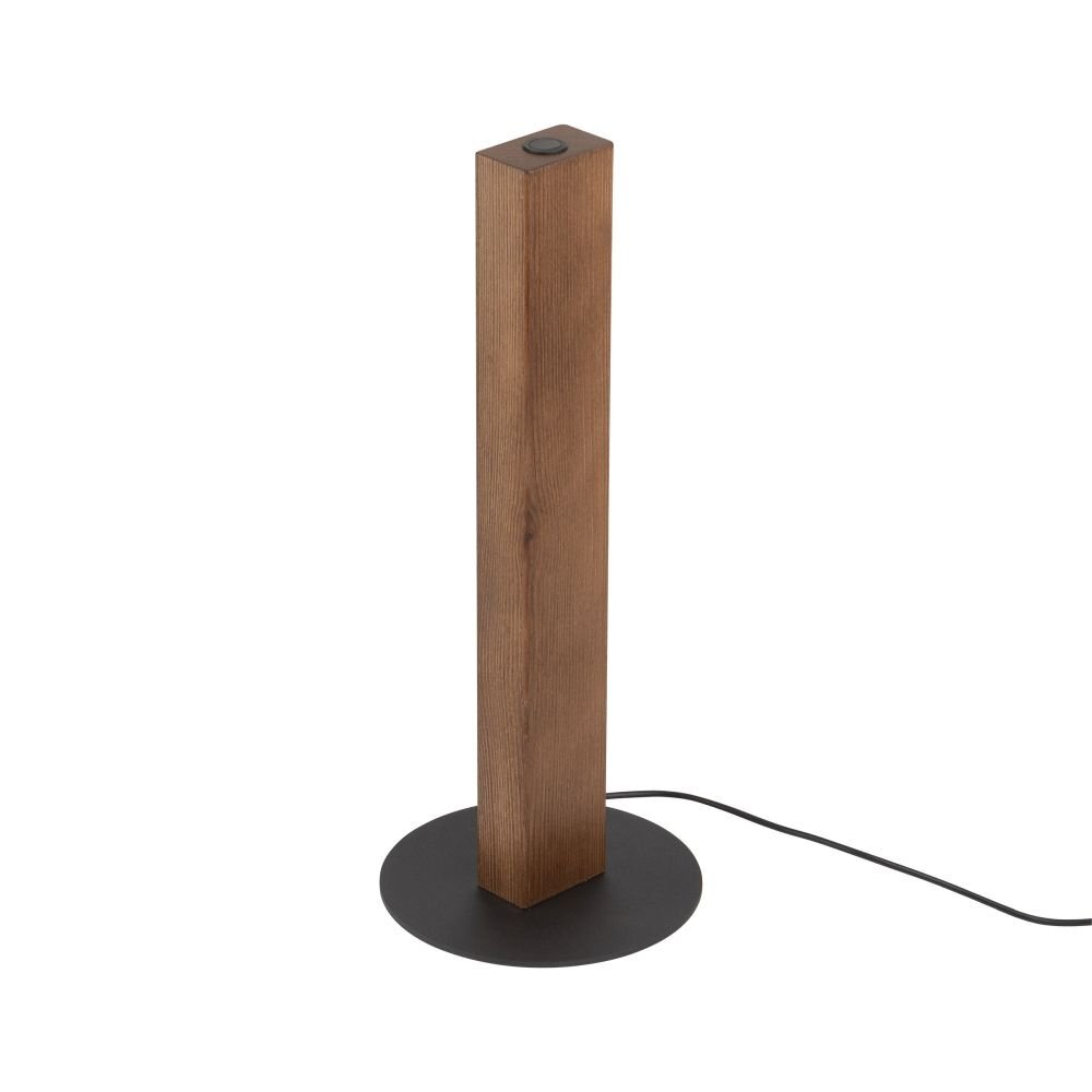 Lampa stołowa o prostokątnym, drewnianym korpusie w kolorze orzecha, osadzona na okrągłej, czarnej podstawie. Z lampy wychodzi czarny przewód zasilający.
