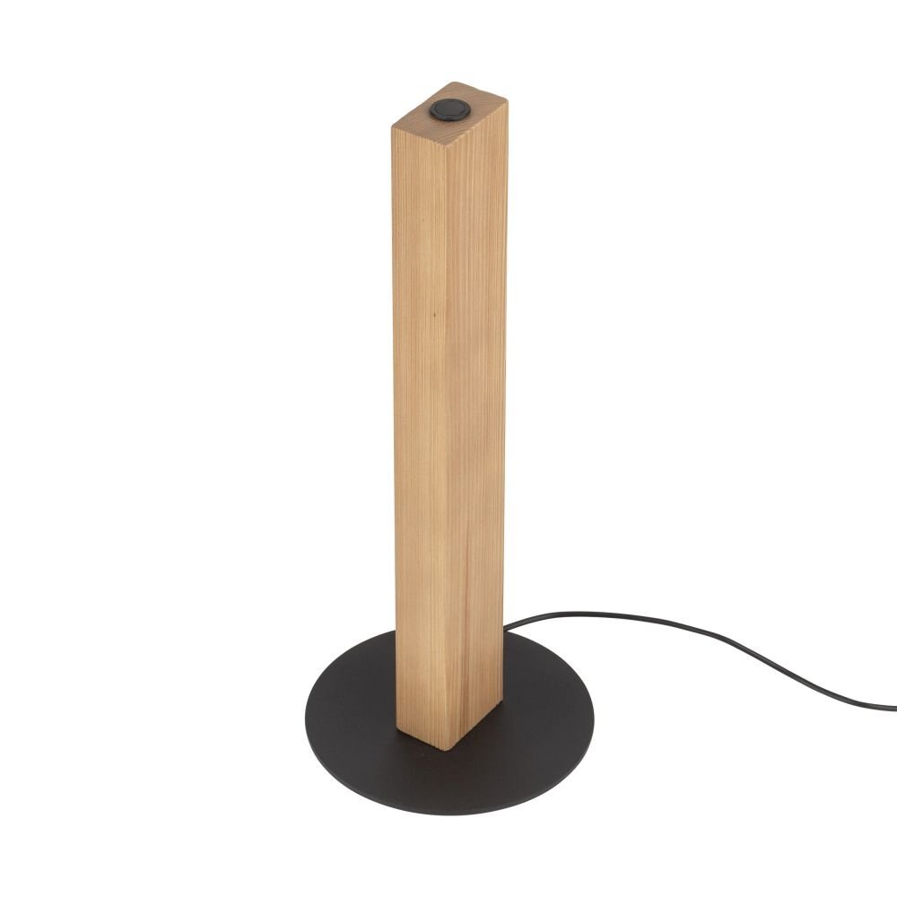 Lampa stołowa o prostokątnym, drewnianym trzonie w kolorze brązowym, osadzona na okrągłej, czarnej podstawie. Z lampy wychodzi czarny przewód zasilający.