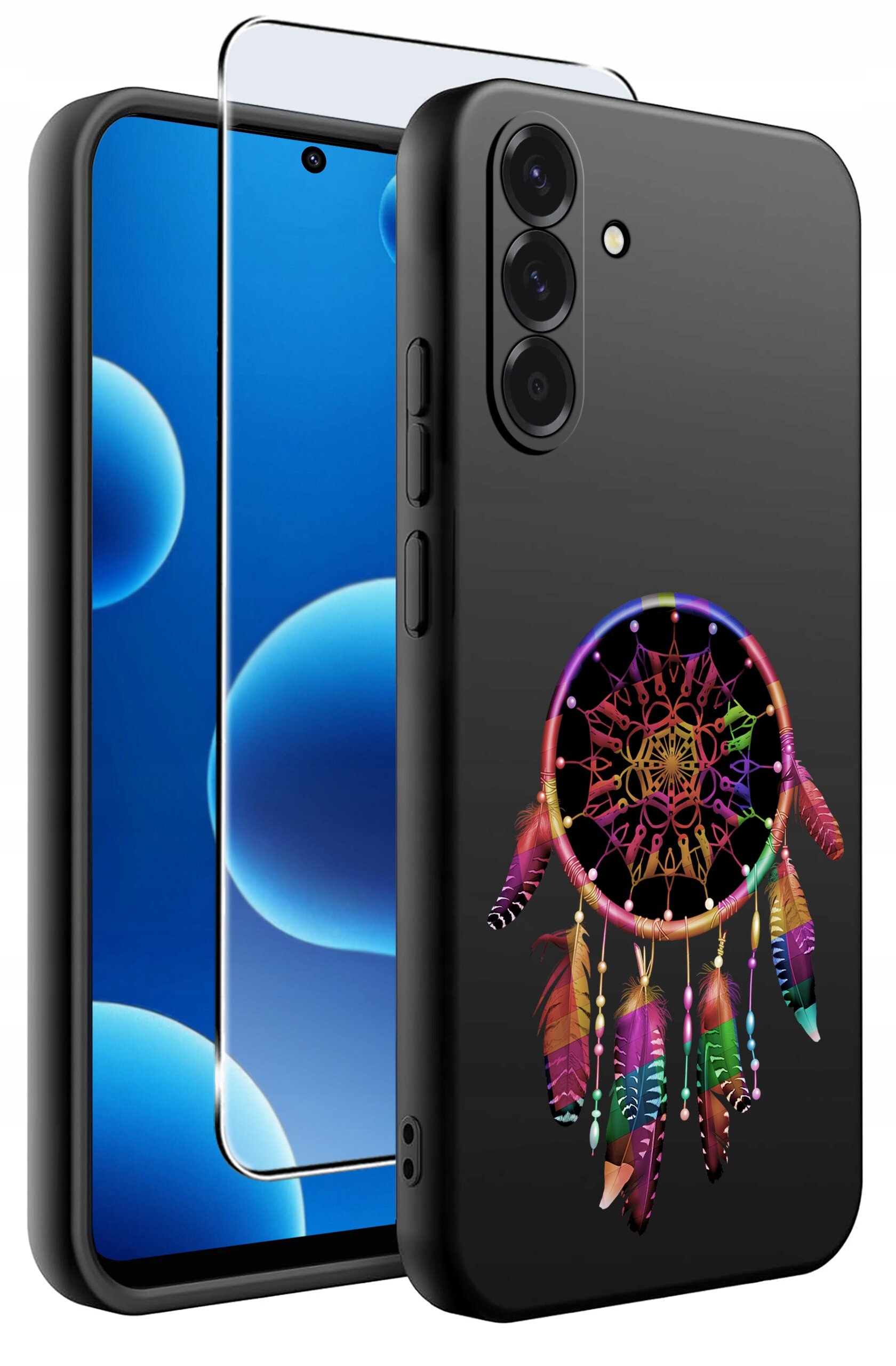 Na obrazie widoczne jest czarne etui na telefon z kolorowym wzorem łapacza snów oraz przezroczyste szkło ochronne. Etui ma wycięcia na aparat i przyciski boczne.
