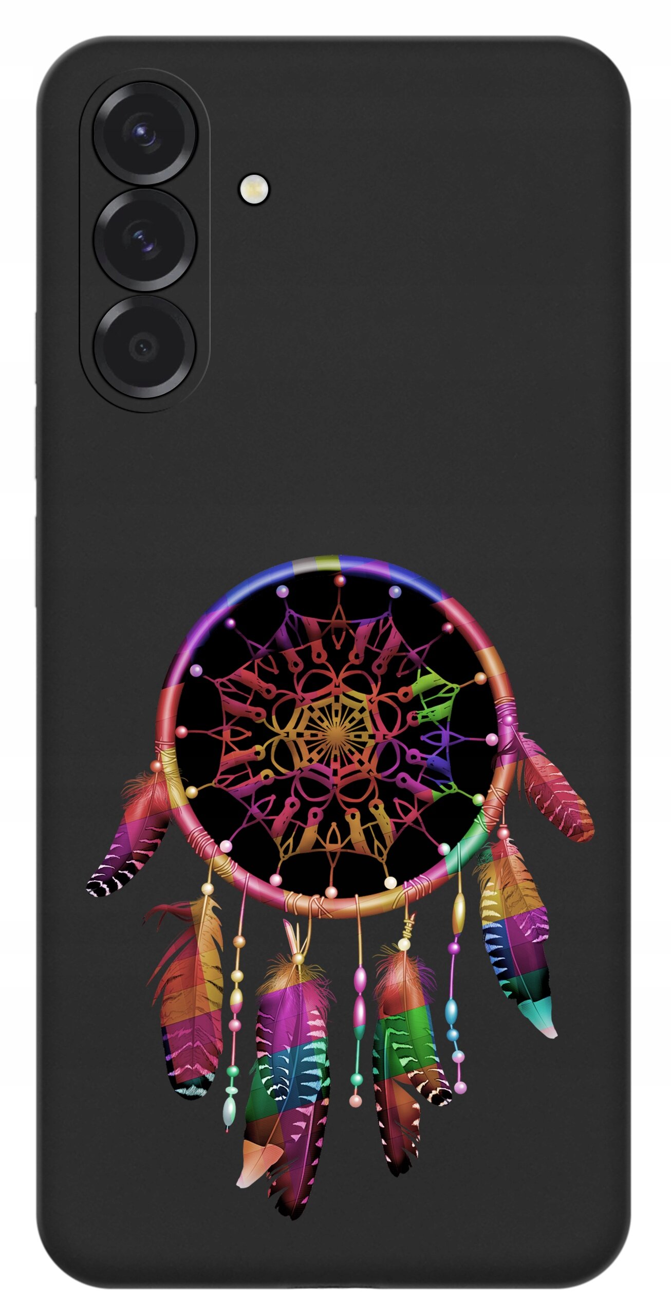 Czarne etui na telefon z kolorowym wzorem łapacza snów, ozdobionym piórami w różnych barwach. Widoczne są trzy otwory na aparaty fotograficzne oraz jeden na lampę błyskową.