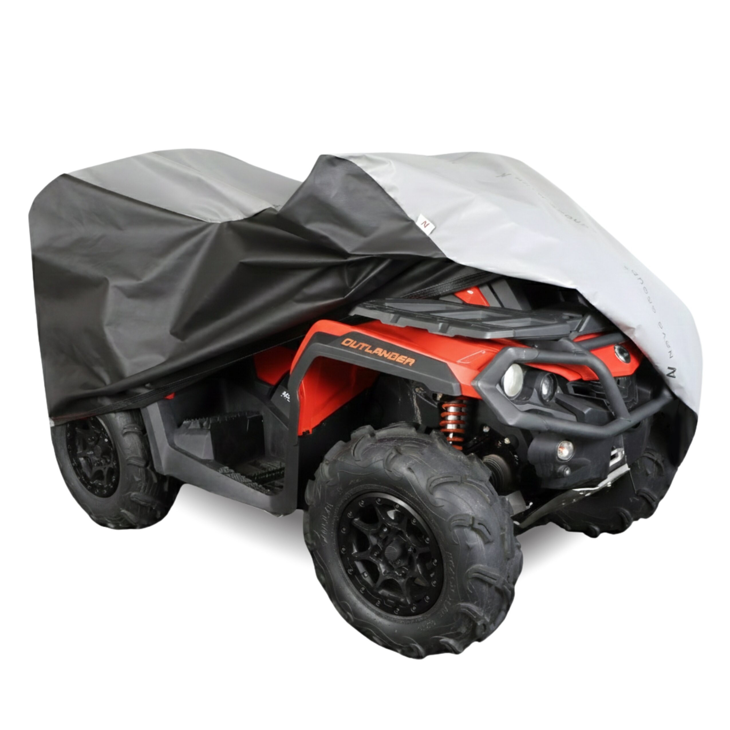 Czerwony quad częściowo przykryty czarno-szarym pokrowcem. Na quadzie widoczny napis \'OUTLANDER\'.