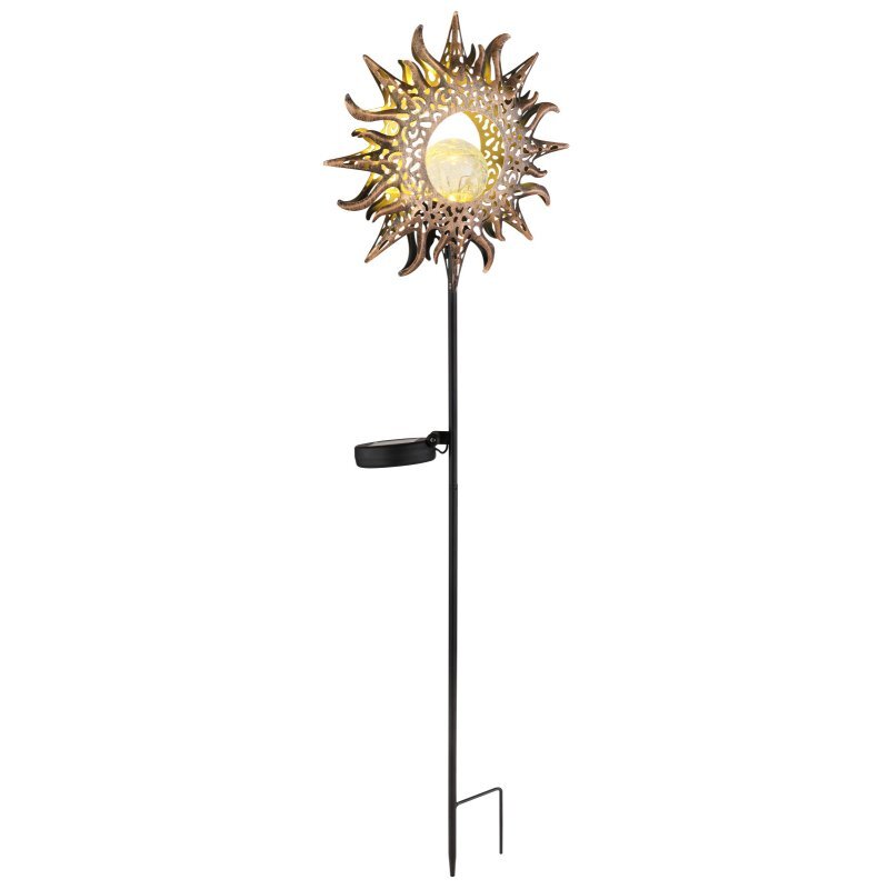 Lampa solarna z ozdobnym wzorem przypominającym słońce, zamontowana na długim, czarnym pręcie z uchwytem na panel solarny. Przeznaczona do ogrodu i ścieżek.