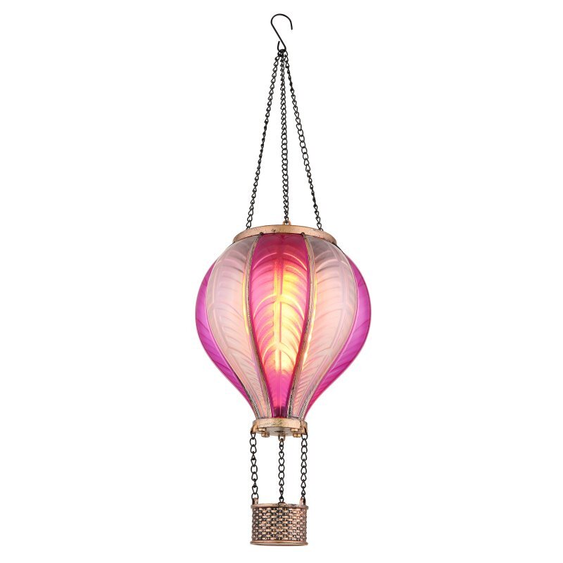Wisząca lampa solarna w kształcie balonu z różowymi i przezroczystymi panelami oraz metalowym koszykiem na dole. Lampa jest zawieszona na łańcuchach z haczykiem na górze.