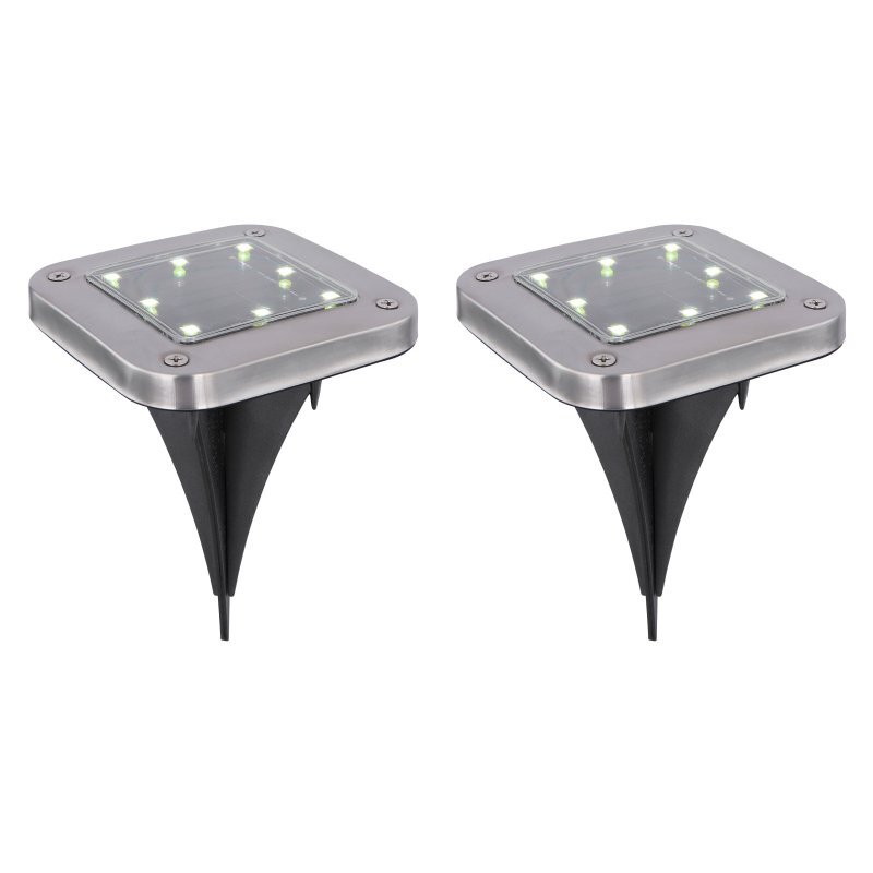 Dwa kwadratowe lampy solarne z metalową obudową i czarnymi szpikulcami do montażu w ziemi. Każda lampa posiada osiem małych diod LED na powierzchni.
