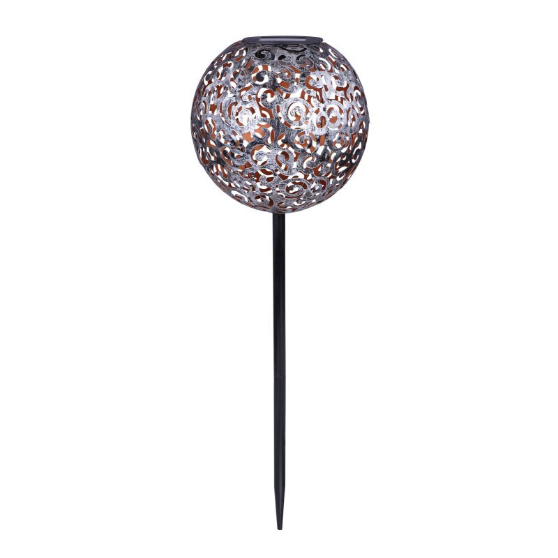 Lampa solarna w kształcie kuli z ażurowym wzorem, zamocowana na długim, czarnym pręcie.