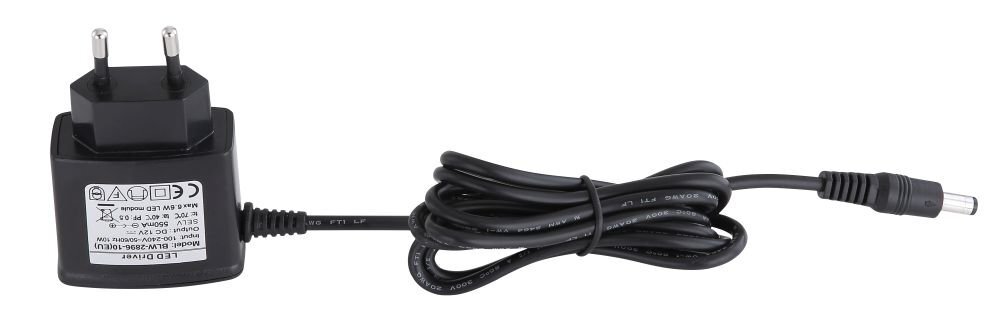 Czarny zasilacz z wtyczką do gniazdka i długim kablem zakończonym okrągłym złączem. Na zasilaczu widoczne są symbole i tekst: \'LED Driver, Input: 100-240V~50/60Hz, Output: 12V 1A\'.
