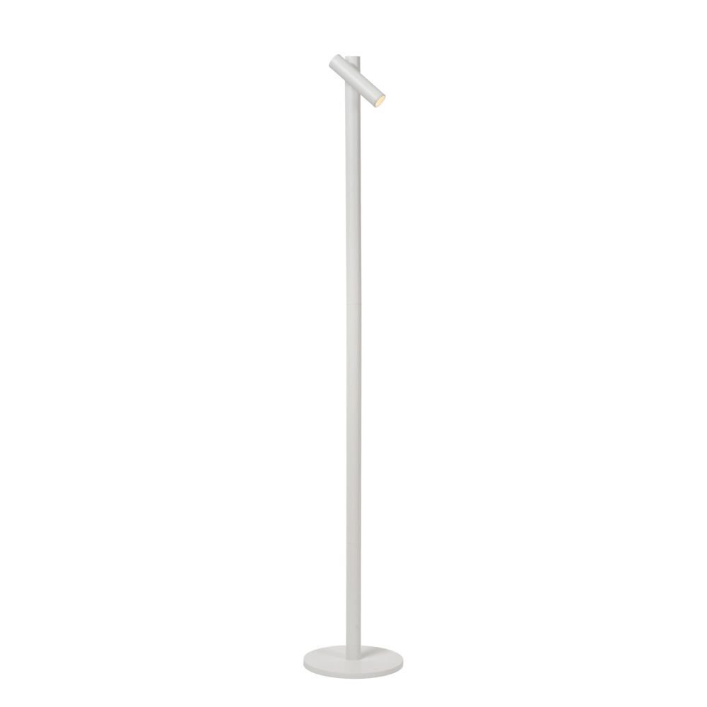 Lampa podłogowa z białym, cylindrycznym kloszem i smukłą, metalową podstawą w kolorze srebrnym.