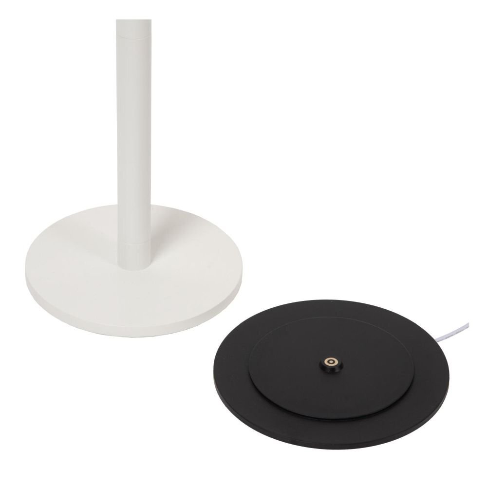 Obraz przedstawia białą podstawę lampy podłogowej oraz czarną, okrągłą ładowarkę z kablem. Oba elementy mają prosty, minimalistyczny design.