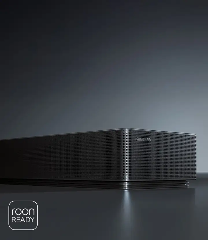 2026-hw-qs90h-kv-mo 720x830 Grafitowo-czarny soundbar z widocznym logo \'SAMSUNG\' na przedniej części. W lewym dolnym rogu znajduje się napis \'roon READY\'.