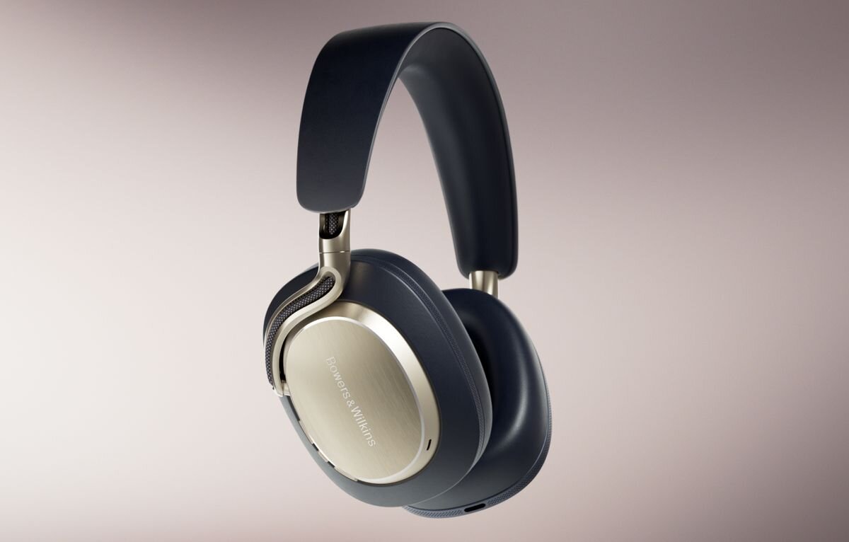 Słuchawki nauszne BOWERS & WILKINS Px8 S2 ANC czarnej szarej jasnoniebieskiej ciemnoniebiskiej - słuchawki na jasnym tle