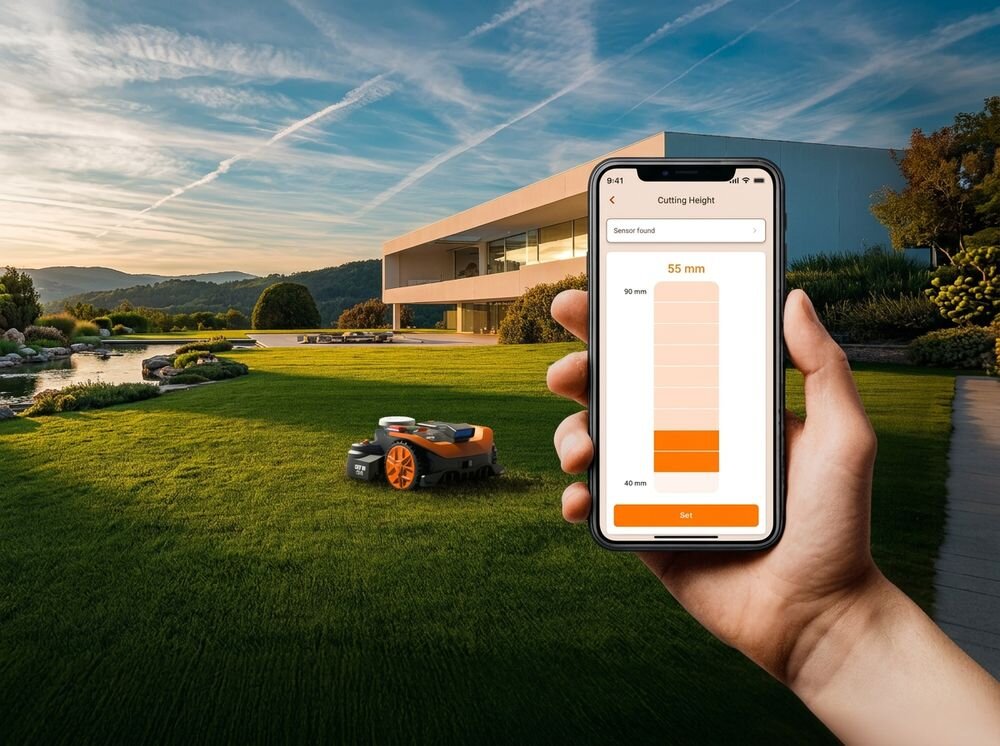 Robot koszący WORX Landroid Vision Cloud WR305E Bez przewodu ograniczającego, aplikacja, sterowanie, smartfon, harmonogram, Dłoń ze smartfonem sterującym robotem na trawniku.