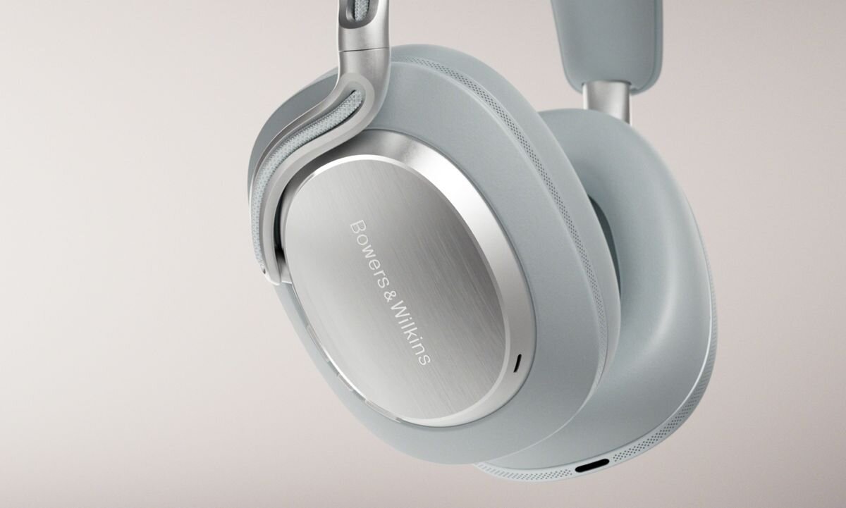 Słuchawki nauszne BOWERS & WILKINS Px8 S2 ANC wysoką wydajność 40-milimetrowym przetwornikom Carbon Cone komfortu i precyzyjnego brzmienia - zbliżenie na słuchawki