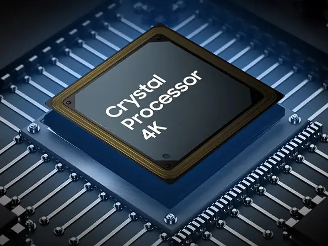 2026-crystal-uhd-crystal-processor-4k-start 664x498 Obraz przedstawia zbliżenie na procesor z napisem \'Crystal Processor 4K\'. Procesor jest umieszczony na płytce z widocznymi ścieżkami i elementami elektronicznymi.