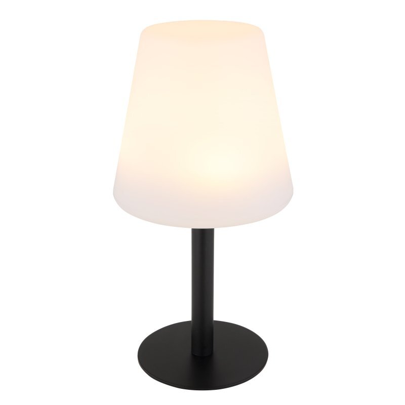 Na obrazie widoczna jest lampa stołowa z białym, stożkowym kloszem i czarną podstawą. Lampa emituje delikatne, ciepłe światło.