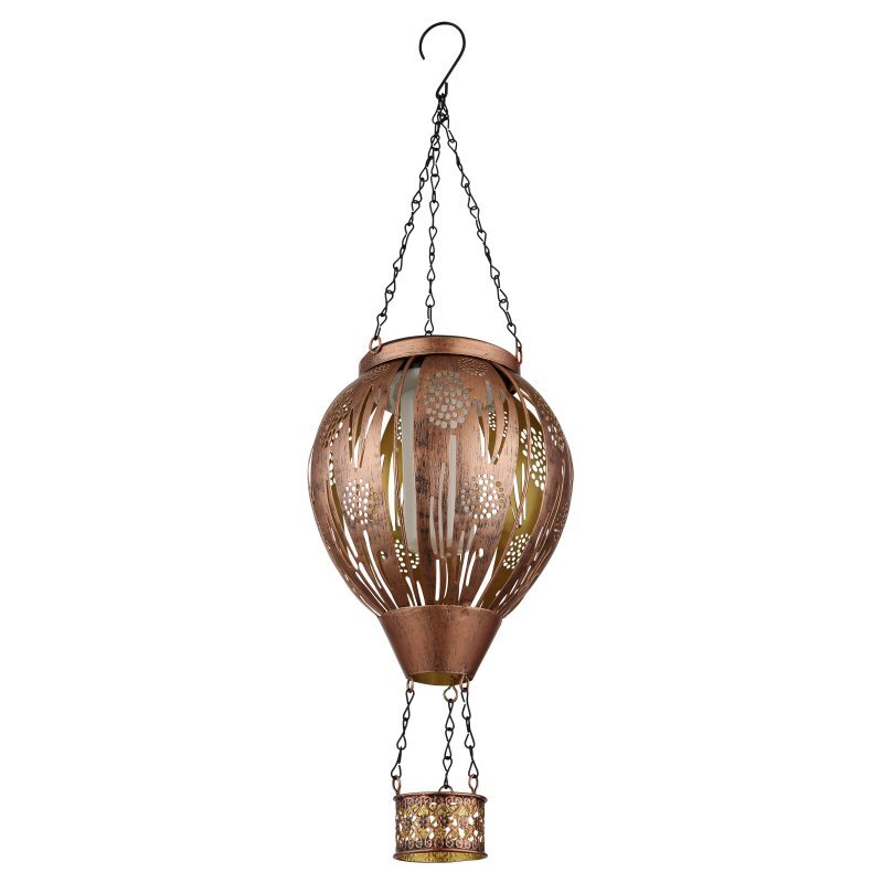 Dekoracyjna lampa solarna w kształcie balonu na ogrzane powietrze, wykonana z metalu z ażurowymi wzorami. Lampa jest zawieszona na łańcuchach i posiada haczyk na górze.