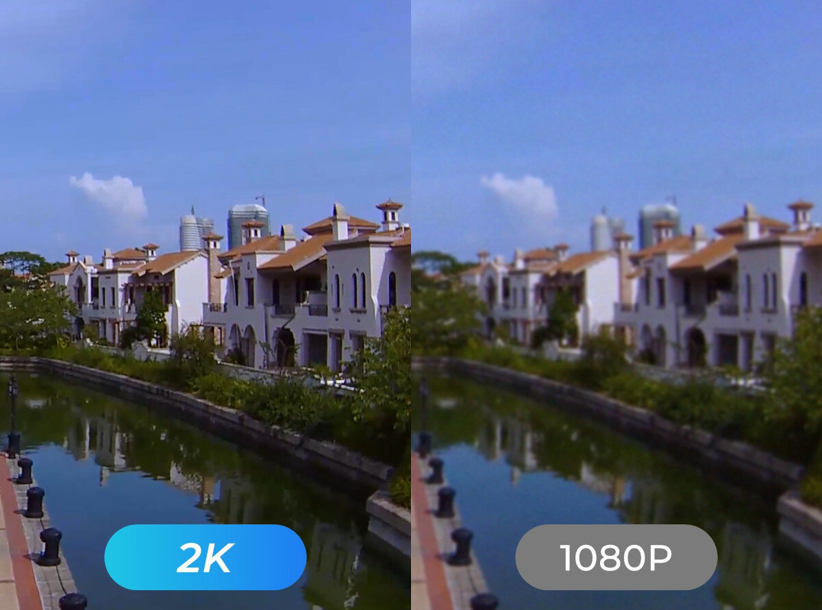 Obraz przedstawia porównanie jakości wideo dwóch rozdzielczości: 2K i 1080P. Po lewej stronie widoczny jest obraz w jakości 2K, a po prawej w 1080P, z wyraźnym kontrastem w ostrości i szczegółowości.