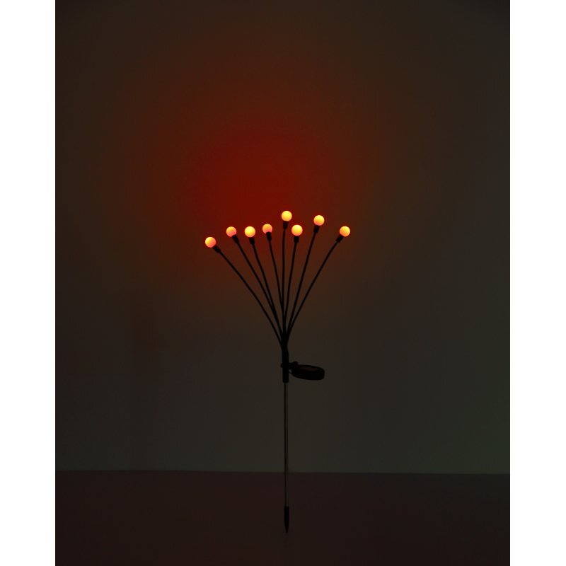 Lampa solarna ogrodowa z ośmioma świecącymi kulkami w kolorze czerwonym, zamocowana na cienkich prętach. Tło jest ciemne, co podkreśla efekt świetlny lampy.