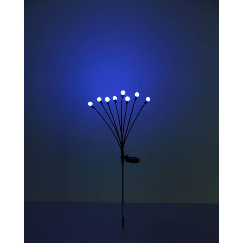 Lampa solarna ogrodowa z ośmioma świecącymi kulkami LED w kolorze niebieskim, zamocowana na cienkich, giętkich prętach. Tło jest ciemne, co podkreśla efekt świetlny lampy.