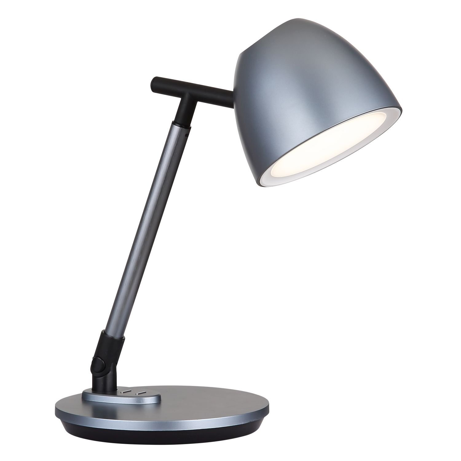 Nowoczesna lampa biurkowa LED w kolorze srebrnym z okrągłą podstawą i regulowanym ramieniem. Klosz lampy jest półkulisty, emitujący jasne światło.