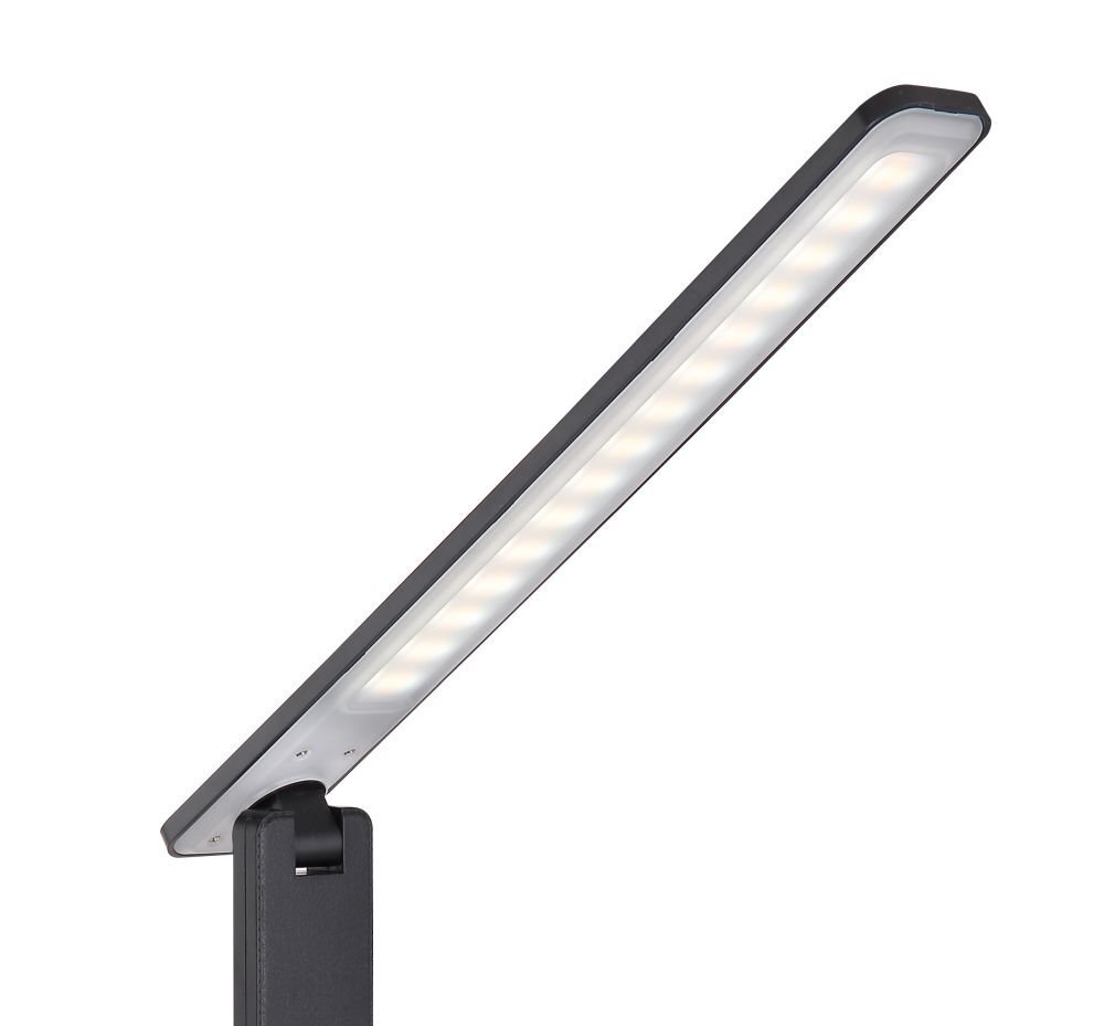 Czarna lampa biurkowa LED z prostokątnym, smukłym kloszem emitującym jasne światło. Lampa posiada regulowane ramię i nowoczesny design.