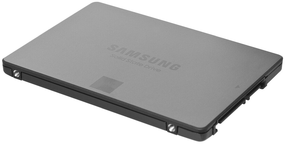 Na obrazie widoczny jest dysk SSD w kolorze szarym z napisem \'SAMSUNG Solid State Drive\'.