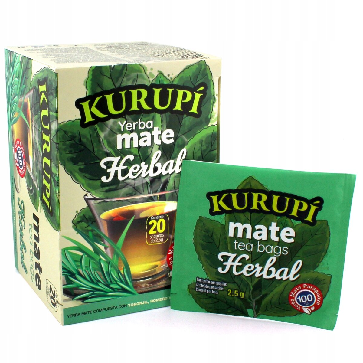 Opakowanie herbaty Kurupi Yerba Mate Herbal z widocznym napisem \'Contains 20 saquitos de 2,5g\' oraz saszetka z napisem \'mate tea bags Herbal 2,5g\'.