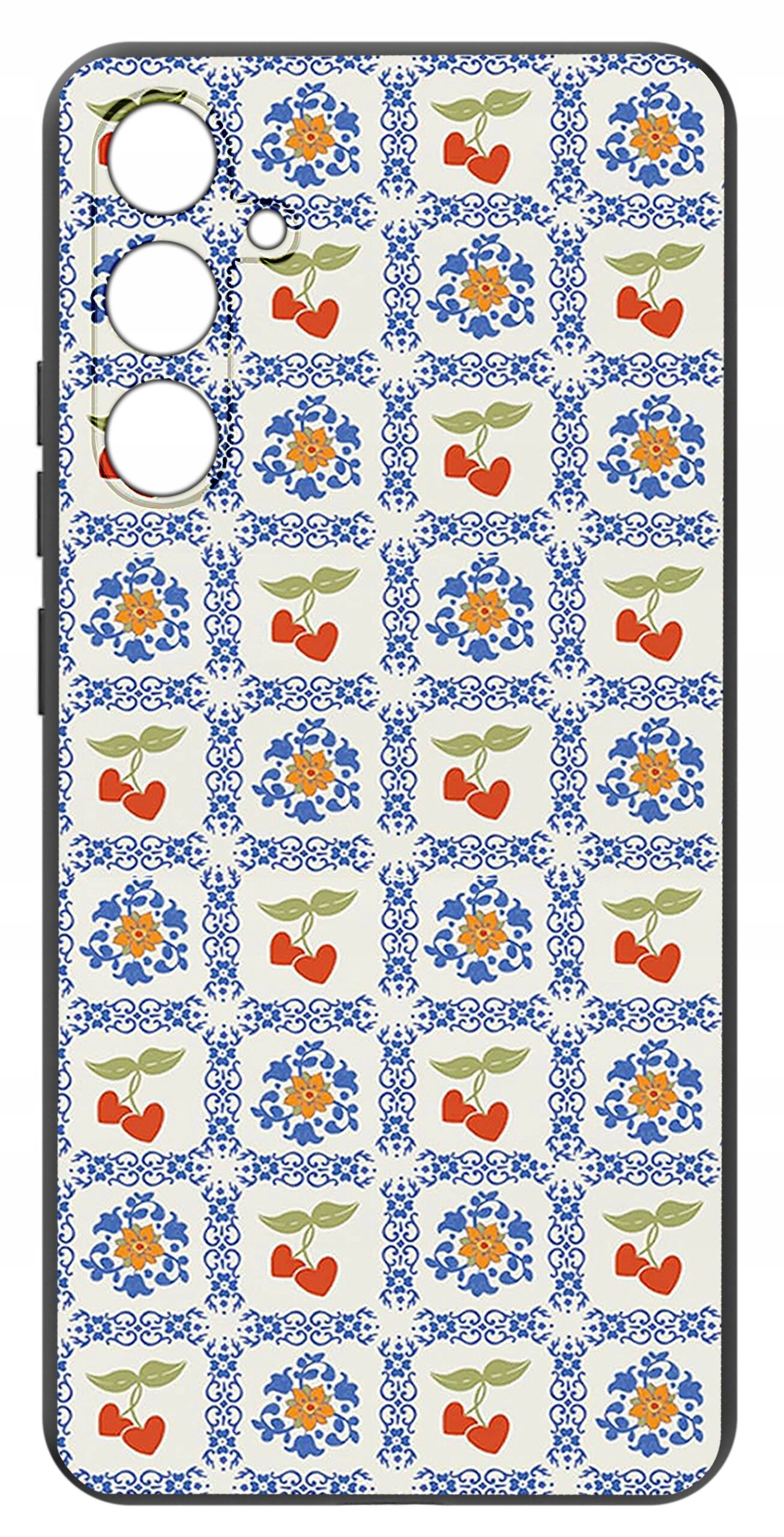 Etui na telefon z wzorem w kwadraty, w których znajdują się niebieskie kwiaty i czerwone serca z zielonymi liśćmi. Etui ma wycięcia na trzy obiektywy aparatu i lampę błyskową.