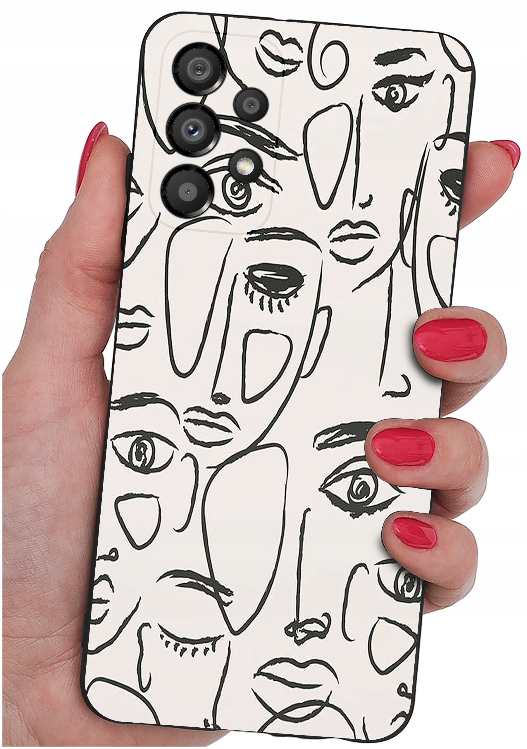 Etui na telefon z abstrakcyjnym wzorem twarzy w czarnych liniach na jasnym tle, trzymane w dłoni z pomalowanymi na czerwono paznokciami.