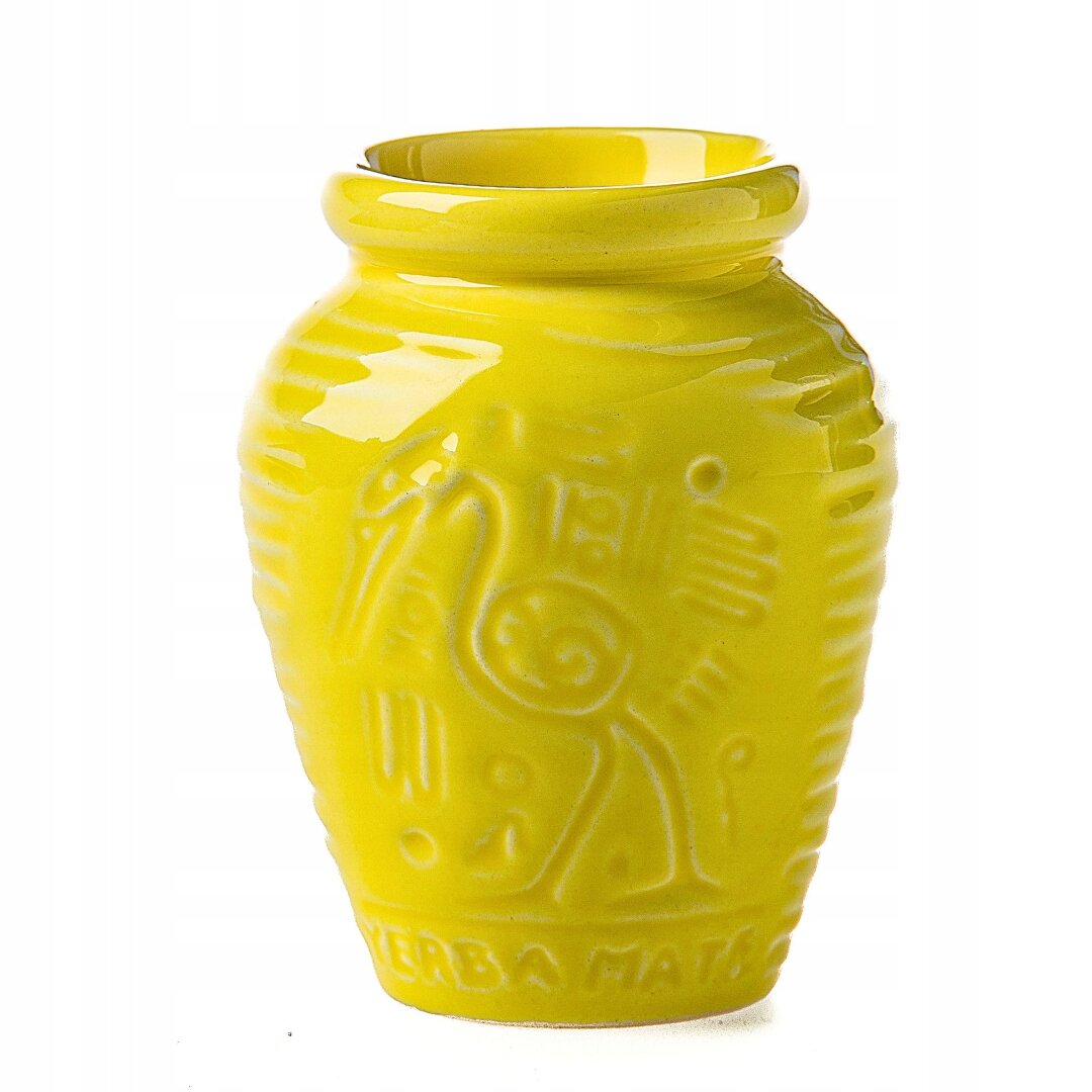 Żółte ceramiczne matero z reliefem przedstawiającym wzory azteckie i napisem \'Yerba Mate\'.