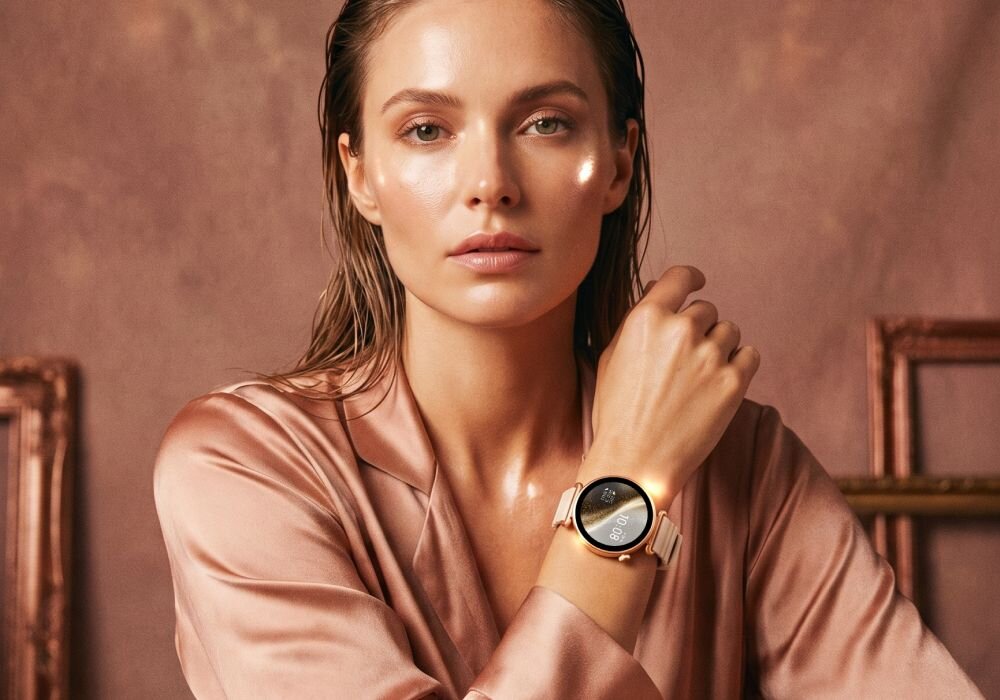 FOREVER SB-380 smartwatch szampańskie złoto matowe detale odporna powierzchnia lekka konstrukcja