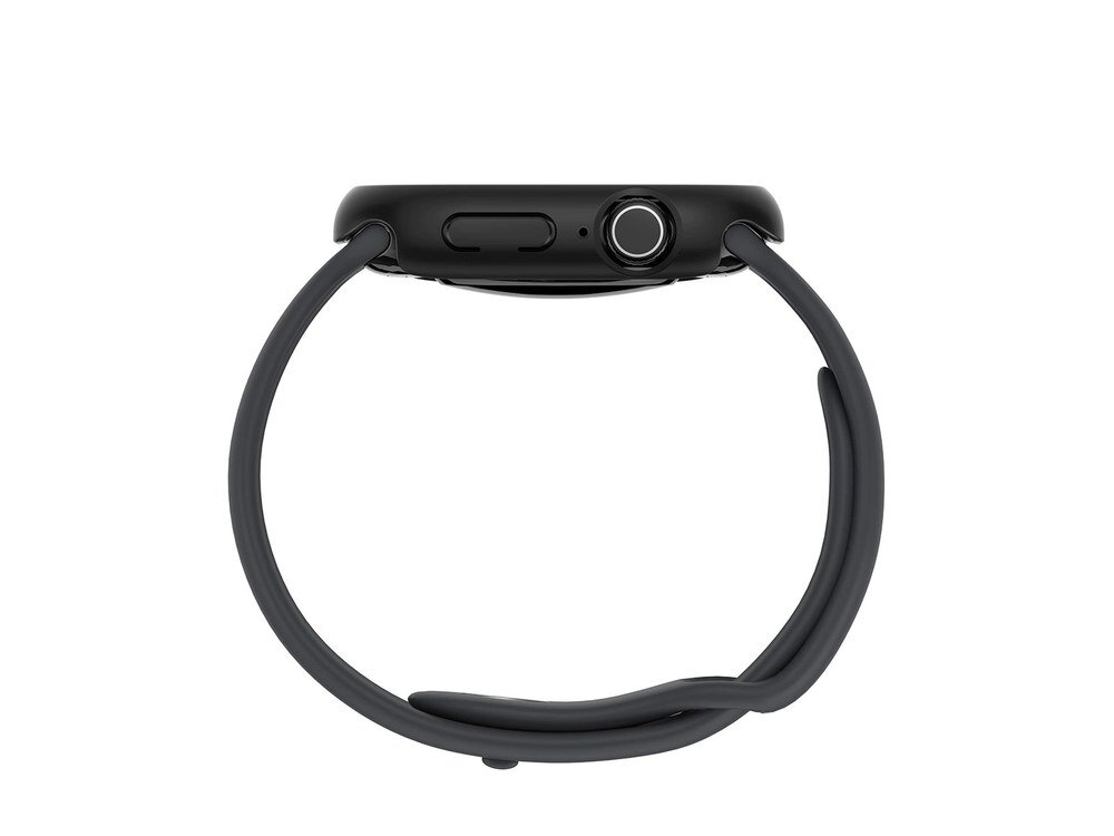 Apple Watch z czarnym etui AmazingThing widziany z boku, widoczna koronka cyfrowa i przycisk boczny, szary pasek sportowy, białe tło.