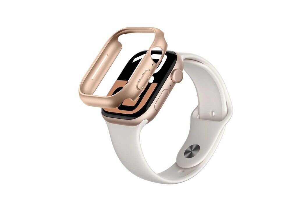 Etui AmazingThing Minimal Case w kolorze różowego złota unoszone nad Apple Watch z białym paskiem na białym tle, widok ukośny.