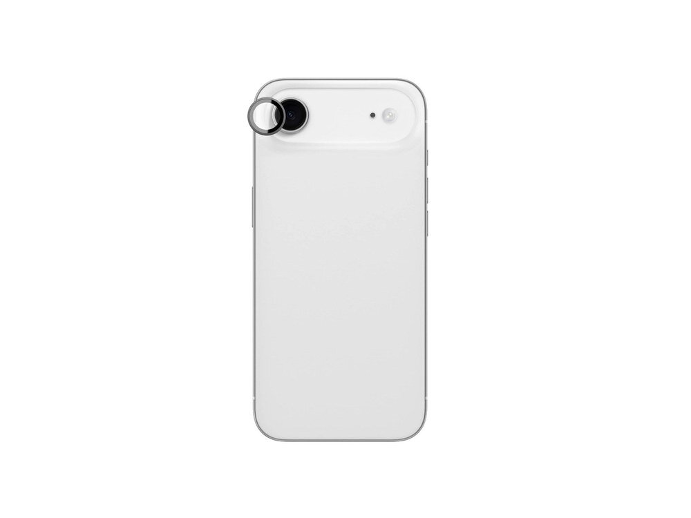 Tylna część białego iPhone'a z zamontowanym szkłem ochronnym AmazingThing na obiektywy, widok od frontu, białe tło.
