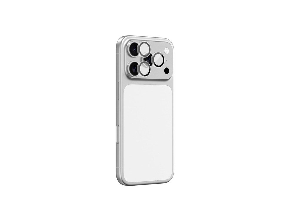 Srebrny iPhone z nakładką AmazingThing na aparat widziany pod kątem od tyłu, podświetlone obiektywy na białym tle.