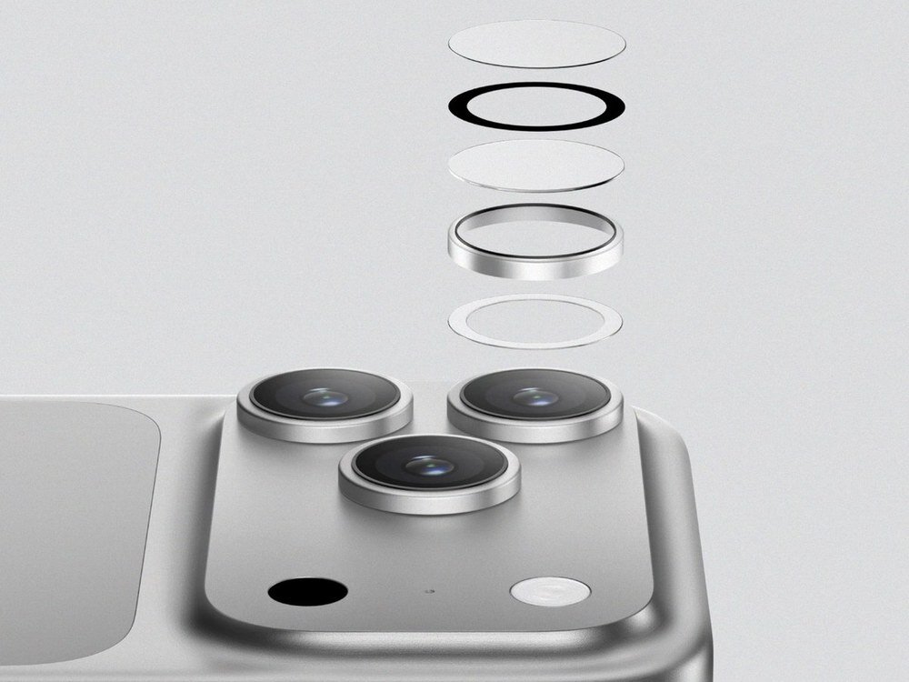 Rozłożona animacja warstw szkła ochronnego AmazingThing nad aparatem iPhone'a 17 Pro, jasnoszare tło, widok koncepcyjny.
