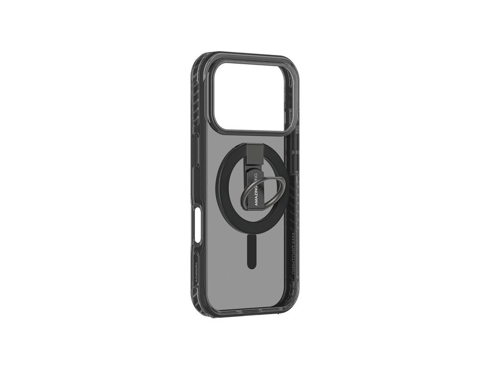 Czarne etui AmazingThing Titan Pro na iPhone 17 Pro sfotografowane z boku pod kątem, widoczny profil obudowy z ringiem i wycięciami na przyciski, białe tło.