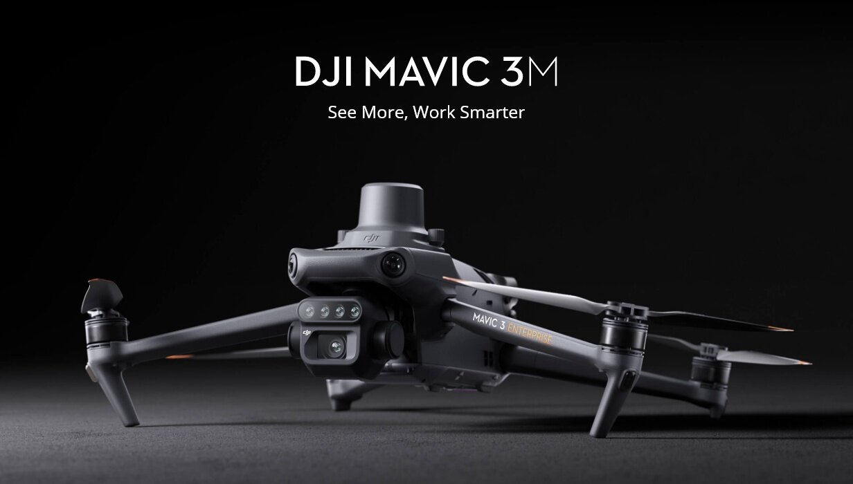 Na obrazie widoczny jest dron z napisem \'MAVIC 3 ENTERPRISE\' na ramieniu. W tle znajduje się tekst \'DJI MAVIC 3M\' oraz \'See More, Work Smarter\'.
