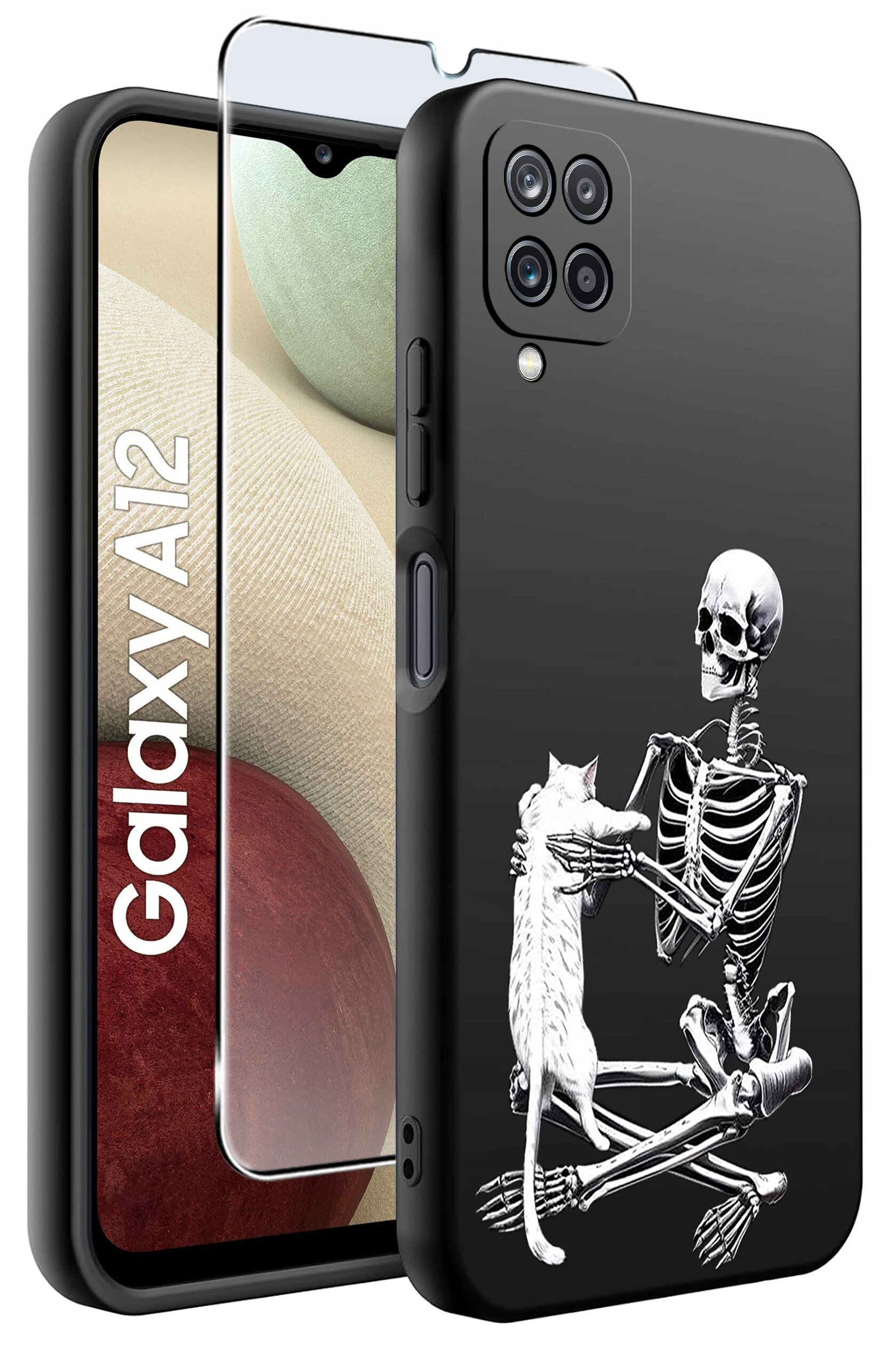 Obraz przedstawia czarne etui na telefon z nadrukiem szkieletu trzymającego kota. Obok etui znajduje się szkło ochronne oraz telefon z widocznym napisem \'Galaxy A12\'.