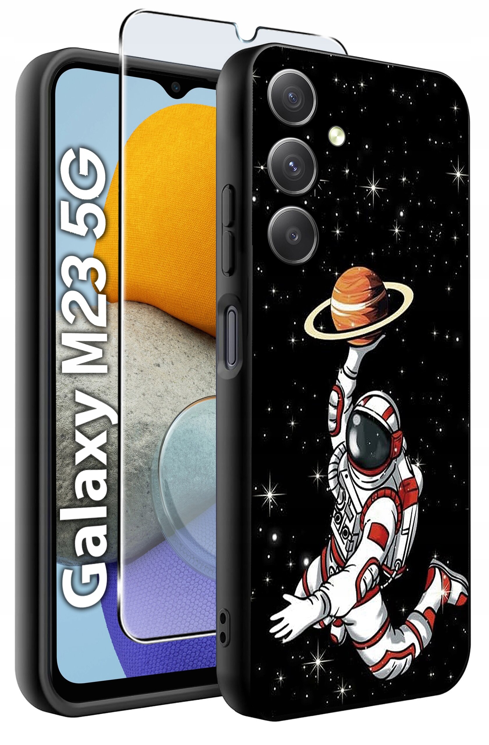 Obraz przedstawia etui na telefon z motywem astronauty trzymającego planetę z pierścieniami na tle gwiazd. Obok widoczny jest telefon z napisem \'Galaxy M23 5G\' oraz szkło ochronne.