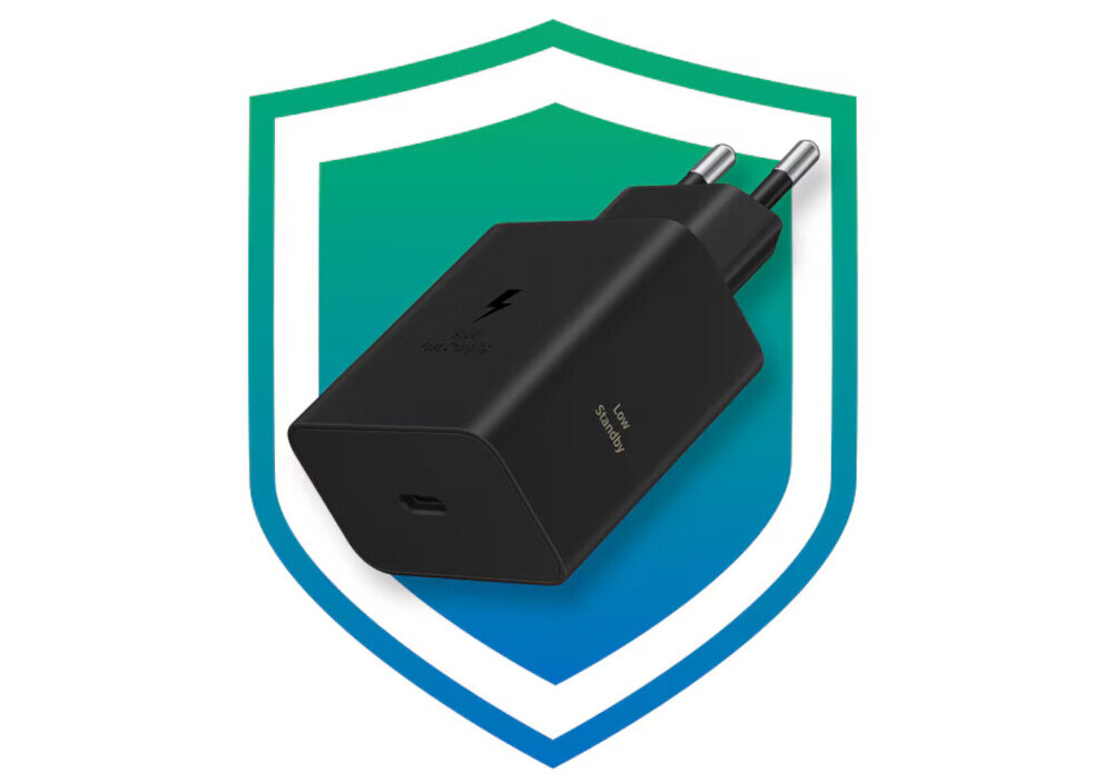 Czarna ładowarka sieciowa z wtyczką USB-C, umieszczona na tle tarczy w kolorach zielonym i niebieskim. Na ładowarce widoczny jest symbol błyskawicy oraz tekst \'Super Fast Charging\' i \'25W Samsung\'.