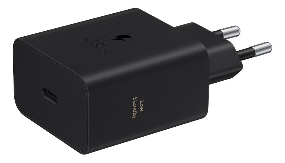 Czarna ładowarka sieciowa z wtyczką USB-C i dwoma metalowymi bolcami. Na obudowie widoczny jest symbol błyskawicy oraz napisy \'Super Fast Charging\' i \'Low Standby\'.