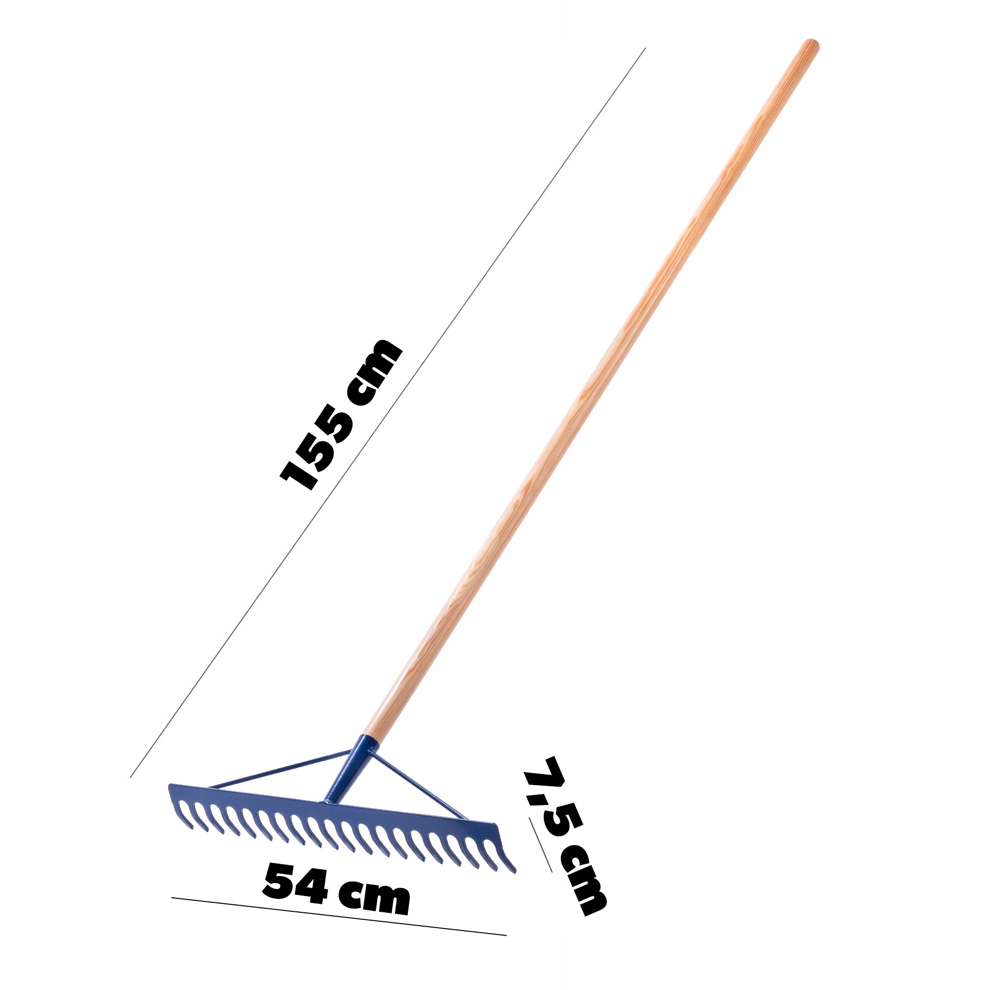 Na obrazie widoczne są metalowe grabie z drewnianym trzonkiem o długości 155 cm. Szerokość części roboczej wynosi 54 cm, a wysokość 7,5 cm.